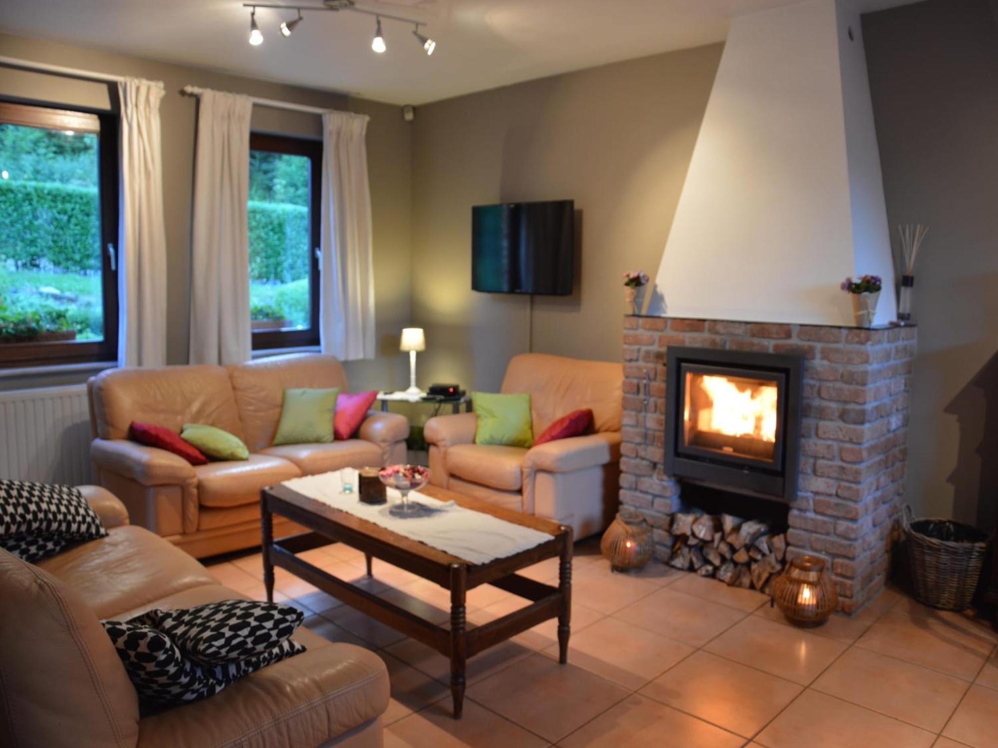 Modern Holiday Home In Stavelot With Fireplace מראה חיצוני תמונה