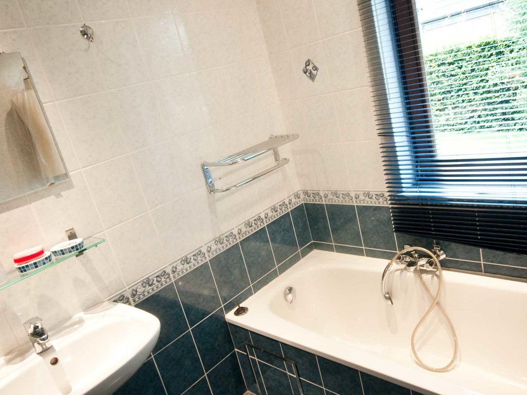 Modern Holiday Home In Stavelot With Fireplace חדר תמונה